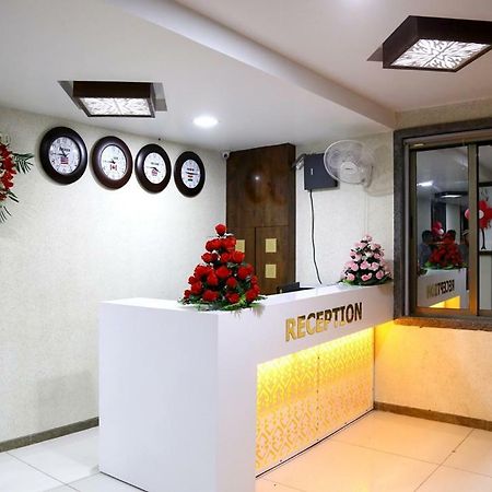 Navsari Hotel Shahi Darbar מראה חיצוני תמונה