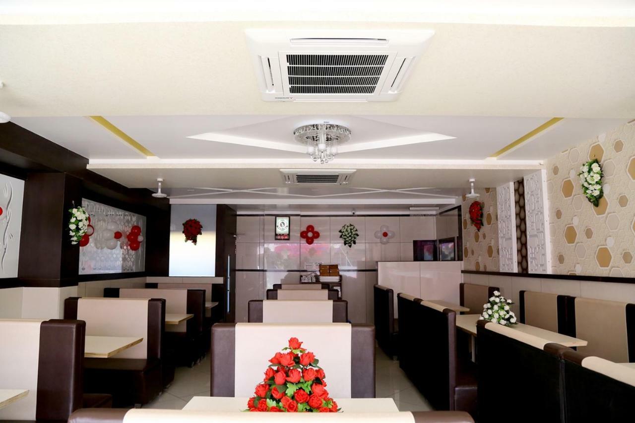 Navsari Hotel Shahi Darbar מראה חיצוני תמונה
