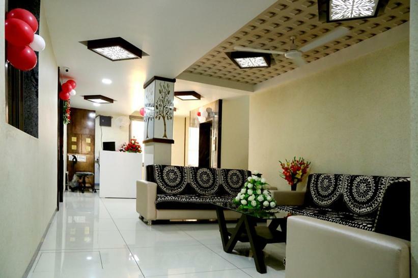 Navsari Hotel Shahi Darbar מראה חיצוני תמונה