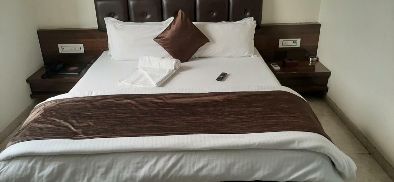 Navsari Hotel Shahi Darbar מראה חיצוני תמונה