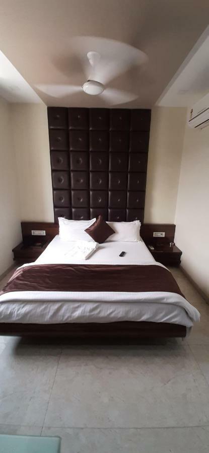 Navsari Hotel Shahi Darbar מראה חיצוני תמונה
