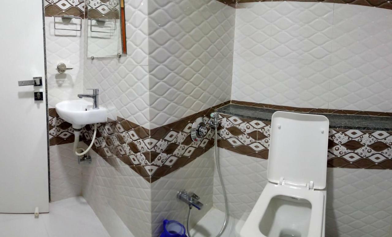Navsari Hotel Shahi Darbar מראה חיצוני תמונה